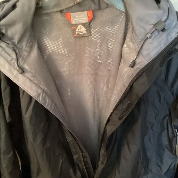 NIKE ACG FIT STORM WOMENS LARGE BLACK HOODED WINDBREAKER RAIN JACKET - Picture 6 of 10
